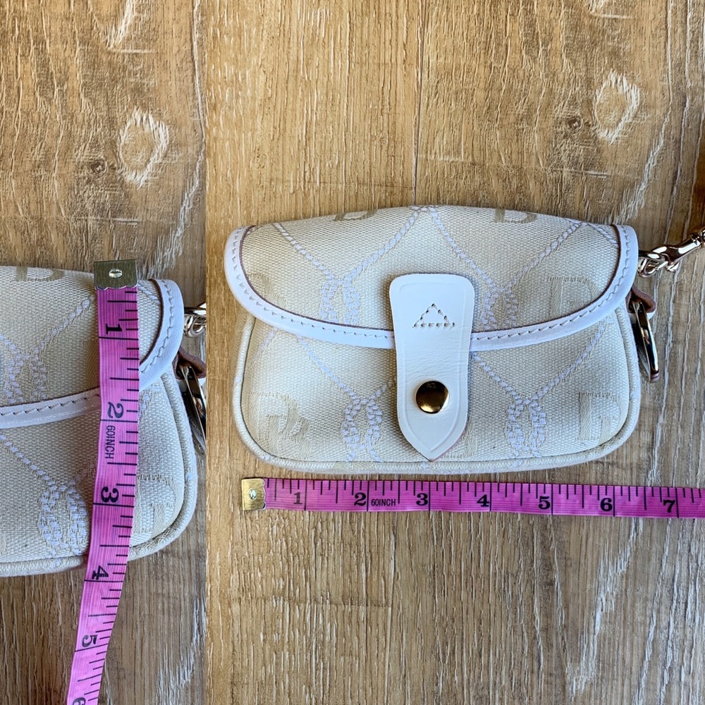 Dooney & Bourke Cream Wristlet A8 - Picture 8 of 8